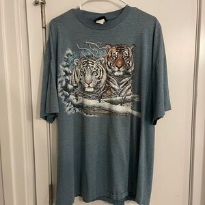 Vintage 90s Men's Short-Sleeve Tiger Graphic Tee in Slate Blue